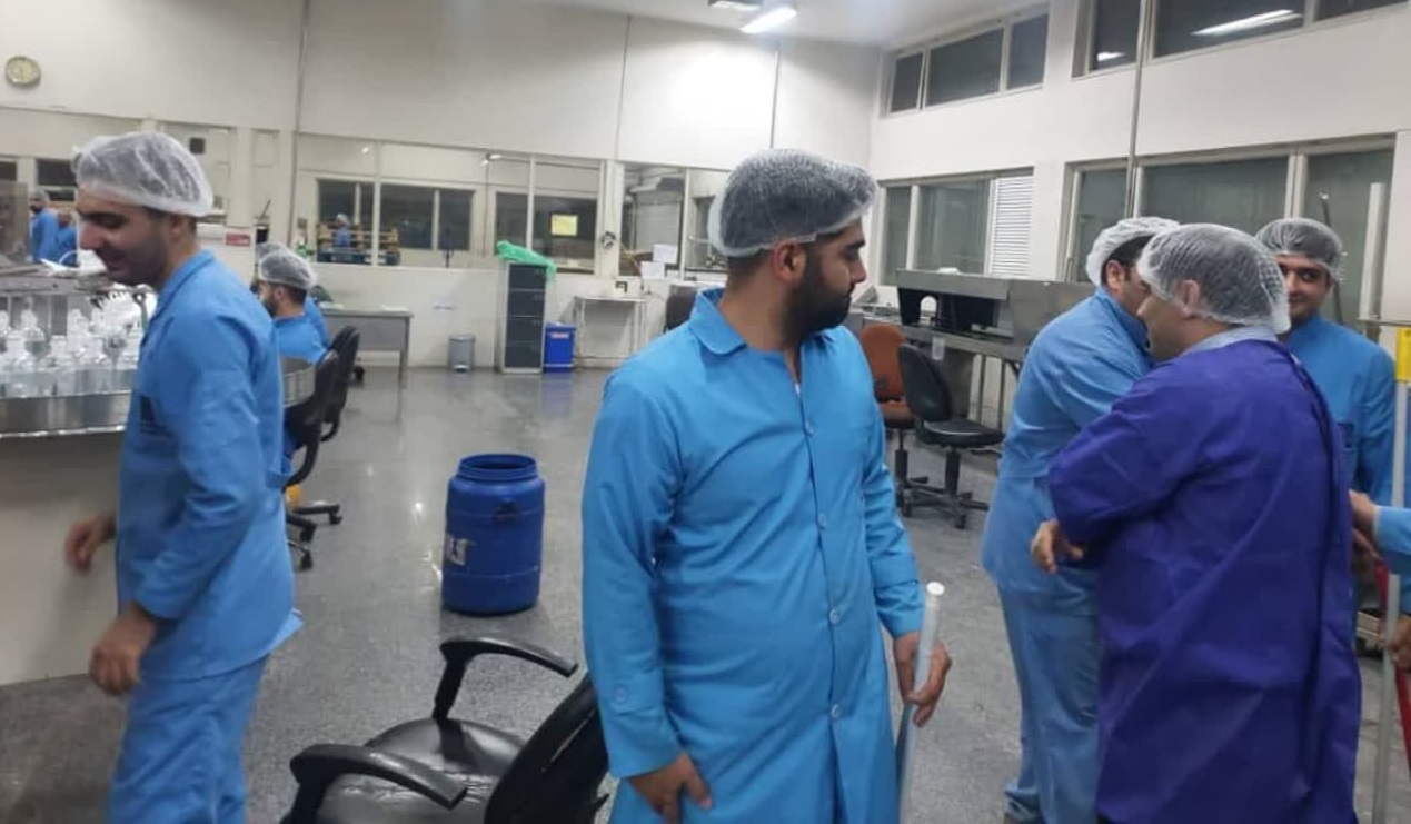 بازدید دکتر فرید باقری، مدیرعامل جدید شرکت کارخانجات داروپخش از خطوط تولید در شیفت شب